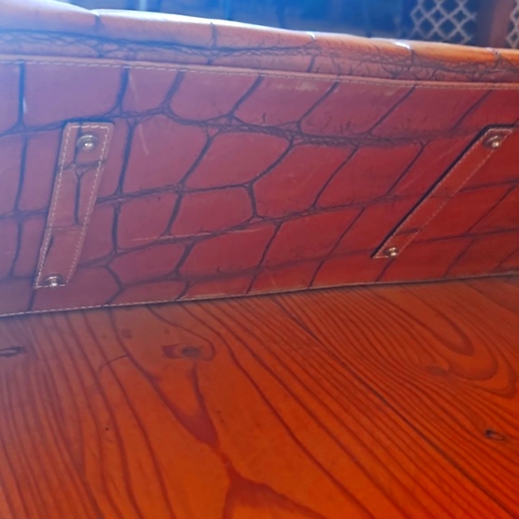 Dooney & Bourke travel bag. - Picture 4 of 8